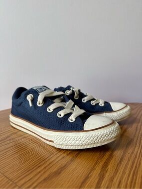 Kids Size 1 Converse Navy Blue & Brown/Gum Low Top Sneakers - 663593F